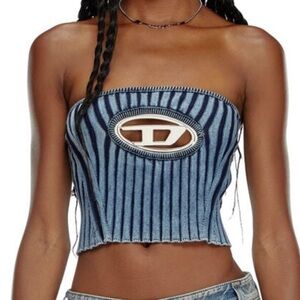Chic Blue Crop Top with a Trendy Design